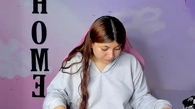 Snapshot of carolayrosse chatting on February 2025 02:32:02 AM carolayrosse online show from February 2025 02:32:02 AM