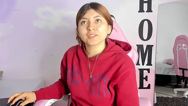 Snapshot of carolayrosse chatting on March 2025 03:31:01 AM carolayrosse online show from March 2025 03:31:01 AM