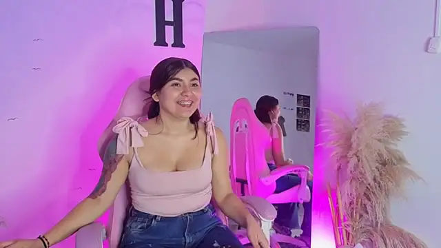 Snapshot of carolayrosse chatting on September 2025 03:20:01 AM carolayrosse online show from September 2025 03:20:01 AM