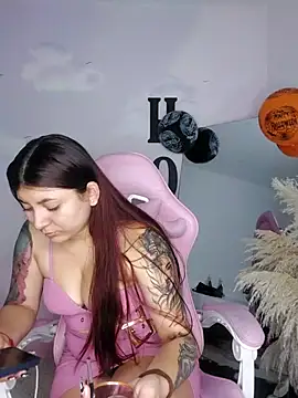 Snapshot of carolayrosse chatting on October 2025 04:03:02 AM carolayrosse online show from October 2025 04:03:02 AM