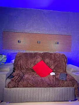 Snapshot of _EUFRATES_ chatting on April 2026 11:43:01 AM EUFRATES online show from April 2026 11:43:01 AM