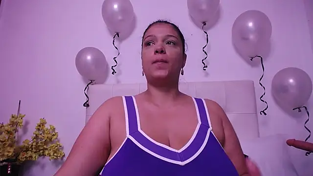 Nicol Love0 online show from April 2026 12:22:01 PM