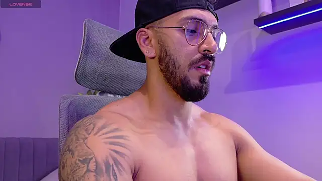 Snapshot of tony_muscle chatting on June 2026 11:12:02 AM tony muscle online show from June 2026 11:12:02 AM