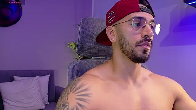 Snapshot of tony_muscle chatting on July 2026 01:24:01 PM tony muscle online show from July 2026 01:24:01 PM