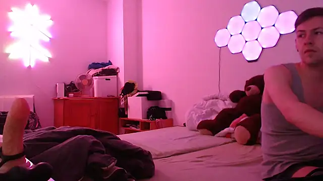 Snapshot of jonny-bisexual chatting on February 2025 10:52:02 PM jonny-bisexual online show from February 2025 10:52:02 PM