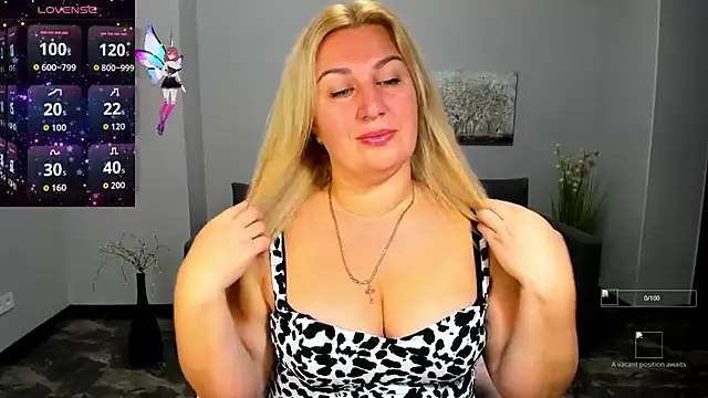 Snapshot of Lili_Crossi chatting on September 2025 05:51:02 AM Lili Crossi online show from September 2025 05:51:02 AM