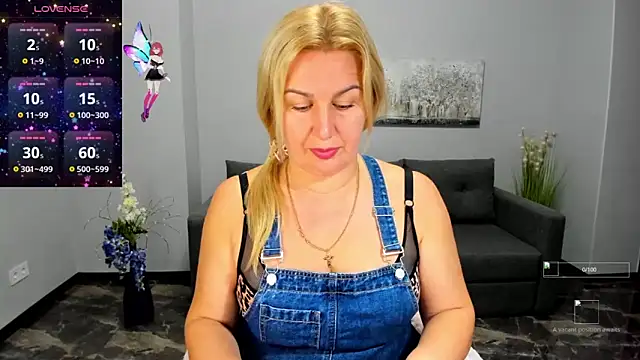 Snapshot of Lili_Crossi chatting on September 2025 05:42:01 AM Lili Crossi online show from September 2025 05:42:01 AM