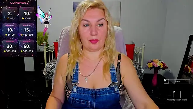 Snapshot of Lili_Crossi chatting on October 2025 05:27:01 AM Lili Crossi online show from October 2025 05:27:01 AM