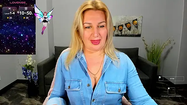 Snapshot of Lili_Crossi chatting on November 2025 12:51:01 PM Lili Crossi online show from November 2025 12:51:01 PM