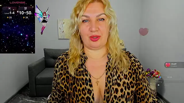 Snapshot of Lili_Crossi chatting on November 2025 06:35:02 AM Lili Crossi online show from November 2025 06:35:02 AM