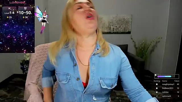 Snapshot of Lili_Crossi chatting on November 2025 06:52:01 AM Lili Crossi online show from November 2025 06:52:01 AM