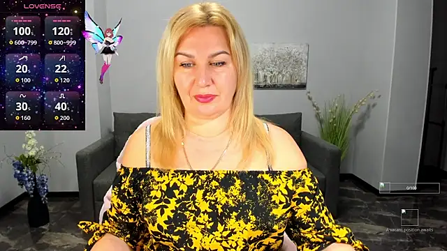 Snapshot of Lili_Crossi chatting on November 2025 07:00:02 AM Lili Crossi online show from November 2025 07:00:02 AM