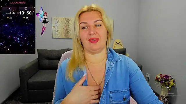 Snapshot of Lili_Crossi chatting on December 2025 06:41:01 AM Lili Crossi online show from December 2025 06:41:01 AM