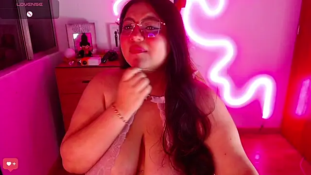 Snapshot of Rebeca_charme21 chatting on December 2024 06:24:02 AM Rebeca charme21 online show from December 2024 06:24:02 AM