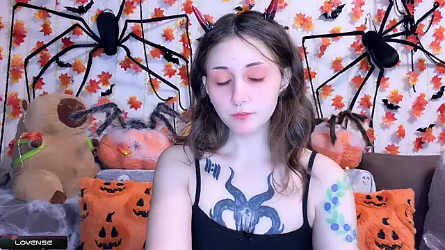 Snapshot of _Devill_Baby chatting on November 2025 04:19:02 PM Devill Baby online show from November 2025 04:19:02 PM