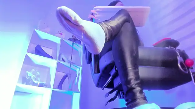 charlotte joliedart online show from November 2025 10:03:01 AM