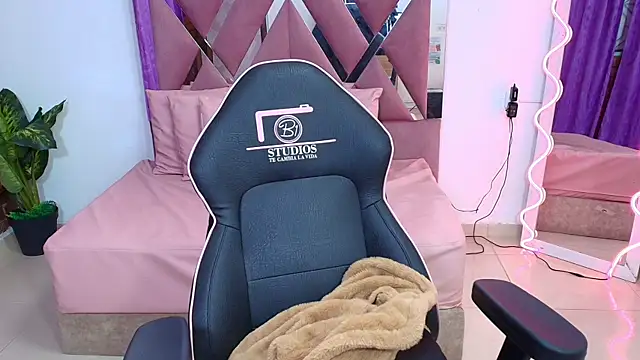 Snapshot of kendra_tay chatting on October 2025 03:40:01 AM kendra tay online show from October 2025 03:40:01 AM