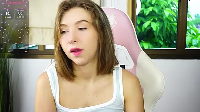 Snapshot of LinaSiren chatting on September 2025 03:28:01 AM LinaSiren online show from September 2025 03:28:01 AM