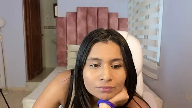 Snapshot of lou_rosse_ chatting on December 2024 08:47:02 PM lou rosse  online show from December 2024 08:47:02 PM