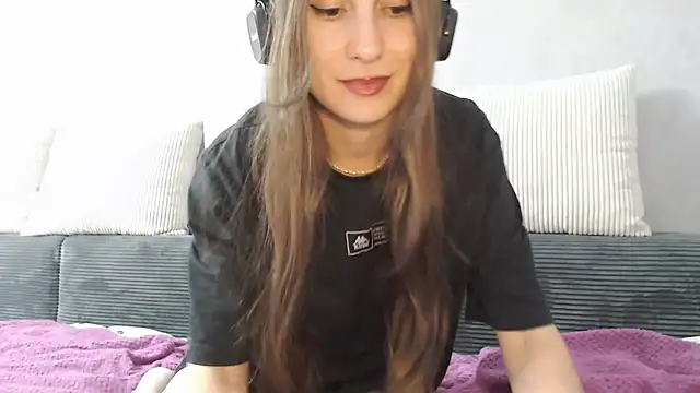 Snapshot of viviandaimond1 chatting on October 2025 06:19:01 PM viviandaimond1 online show from October 2025 06:19:01 PM