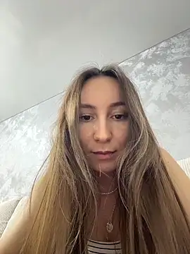 Snapshot of viviandaimond1 chatting on December 2025 11:32:01 PM viviandaimond1 online show from December 2025 11:32:01 PM