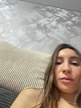 Snapshot of viviandaimond1 chatting on December 2025 08:04:02 PM viviandaimond1 online show from December 2025 08:04:02 PM