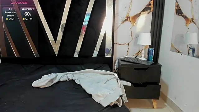 KarinaSimonz online show from December 2025 08:04:01 PM