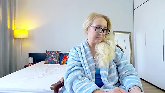 Snapshot of MariaRichi_ chatting on March 2025 09:18:02 AM MariaRichi  online show from March 2025 09:18:02 AM