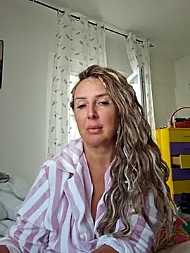 Snapshot of MariaRichi_ chatting on September 2025 06:51:01 AM MariaRichi  online show from September 2025 06:51:01 AM