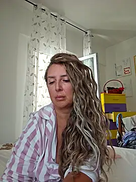 Snapshot of MariaRichi_ chatting on October 2025 07:58:02 AM MariaRichi  online show from October 2025 07:58:02 AM