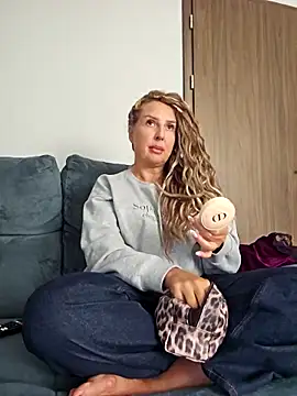 Snapshot of MariaRichi_ chatting on October 2025 08:33:02 AM MariaRichi  online show from October 2025 08:33:02 AM