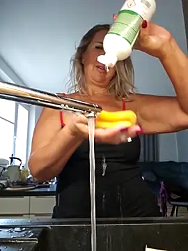 Snapshot of MariaRichi_ chatting on October 2025 07:40:02 AM MariaRichi  online show from October 2025 07:40:02 AM