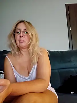 Snapshot of MariaRichi_ chatting on November 2025 07:30:01 AM MariaRichi online show from November 2025 07:30:01 AM