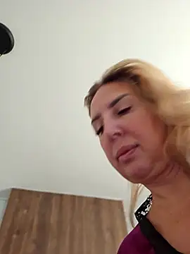 Snapshot of MariaRichi_ chatting on November 2025 07:44:02 AM MariaRichi online show from November 2025 07:44:02 AM