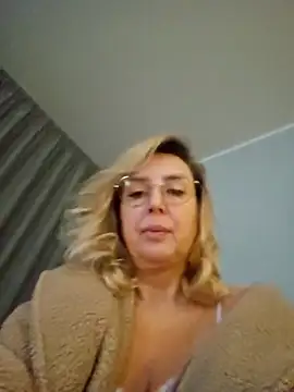 Snapshot of MariaRichi_ chatting on December 2025 07:45:02 AM MariaRichi online show from December 2025 07:45:02 AM