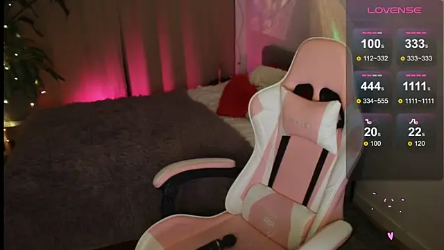 Snapshot of VasilisaRedHooot chatting on February 2025 05:13:02 PM VasilisaRedHooot online show from February 2025 05:13:02 PM