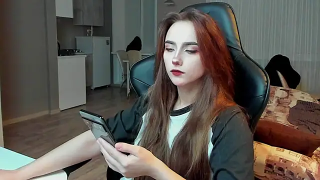 Snapshot of SilverDream chatting on February 2025 09:31:01 PM SilverDream online show from February 2025 09:31:01 PM