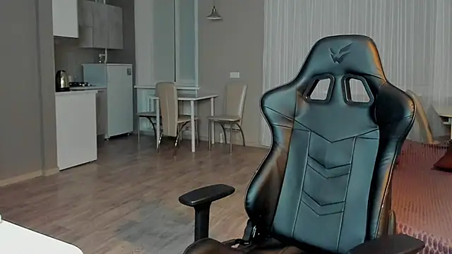 Snapshot of SilverDream chatting on February 2025 09:26:02 PM SilverDream online show from February 2025 09:26:02 PM