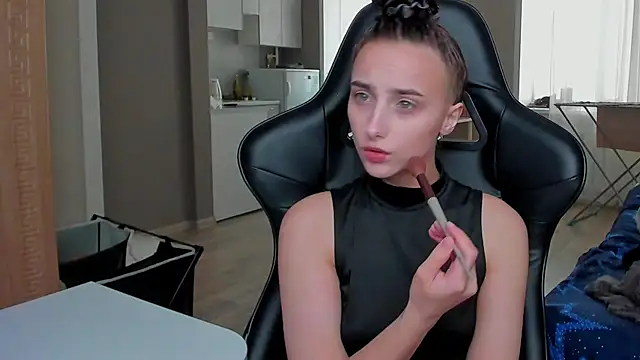 Snapshot of SilverDream chatting on October 2025 11:33:01 AM SilverDream online show from October 2025 11:33:01 AM