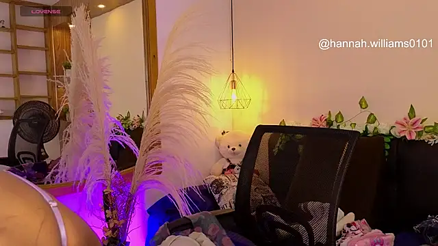 Snapshot of Hannah_williams1 chatting on November 2025 09:48:02 PM Hannah williams1 online show from November 2025 09:48:02 PM