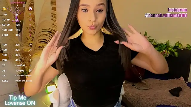 Snapshot of Hannah_williams1 chatting on November 2025 08:25:02 PM Hannah williams1 online show from November 2025 08:25:02 PM