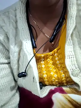 Snapshot of lovelyruhi chatting on January 2025 11:18:02 AM lovelyruhi online show from January 2025 11:18:02 AM