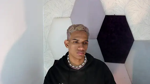 AbrahanBratz online show from January 2025 12:18:01 PM