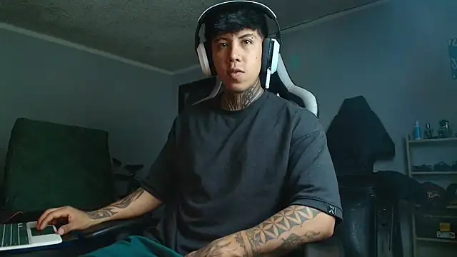 Nickhot0609 online show from September 2025 12:23:02 AM