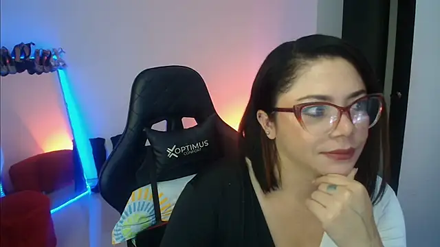 Snapshot of Madame_Shein_ chatting on February 2025 09:57:02 AM Madame Shein online show from February 2025 09:57:02 AM