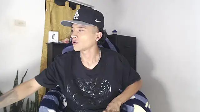 Snapshot of Edward_Milleer chatting on October 2025 11:17:01 AM Edward Milleer online show from October 2025 11:17:01 AM