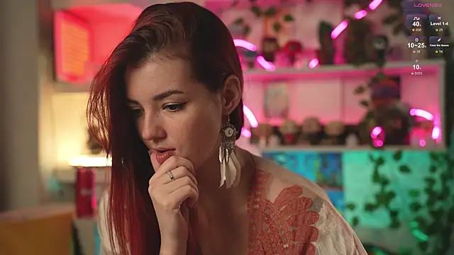 Snapshot of Charmings_054 chatting on February 2025 05:22:01 PM Charmings 054 online show from February 2025 05:22:01 PM