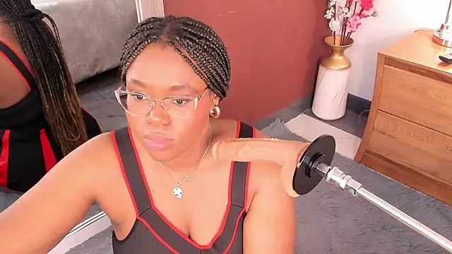 Snapshot of Makena_gh chatting on November 2025 04:00:01 AM Makena gh online show from November 2025 04:00:01 AM