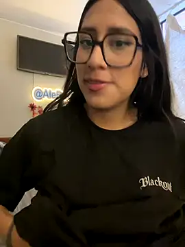 AleFantasy0001 online show from November 2025 05:57:01 PM