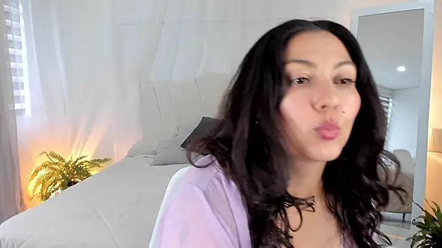 karla paradise  online show from November 2025 07:05:02 PM